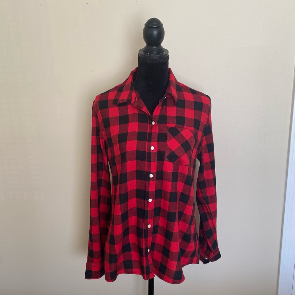 Women’s GAP Size M long sleeve red & black blouse like new extra buttons